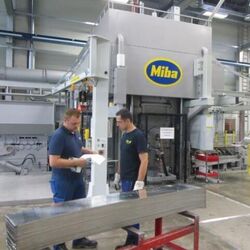 Miba employees in the production hall