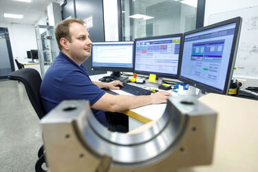 Employee Bearing Test Rig